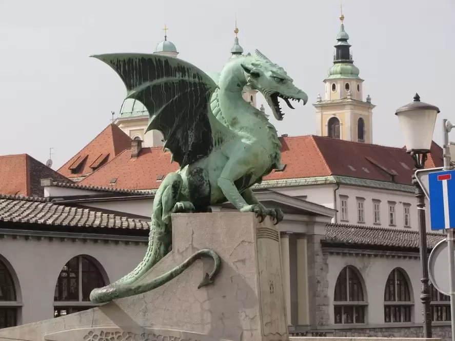 lucky charm - dragon