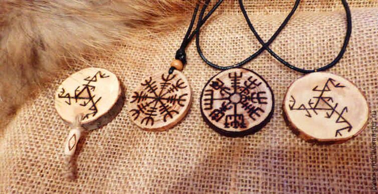 Pendant with runes as talisman of success